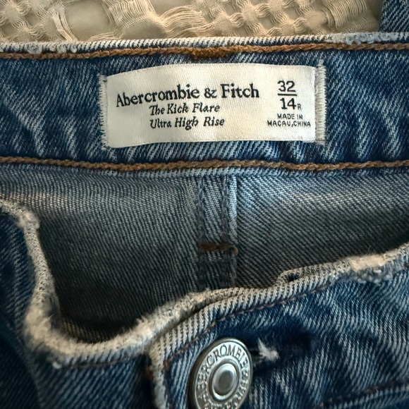 Abercrombie & Fitch kick flare ultra high-rise jeans - Picture 2 of 3